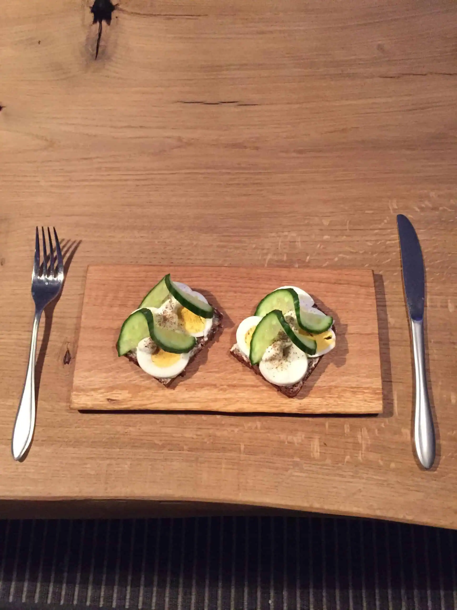 stort smørebræt i massiv eg.