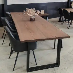 Plankebord i eg med valnød olie