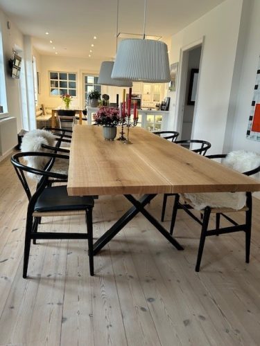 Eg-2 planker-100x290 cm-Rustik-Naturkant-Naturolie-Krydsstel i sort metal