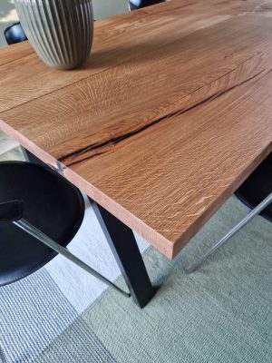 Plankebord-i-eg-2-planker-Rustik-105x200-cm-90-gr.-kanter.-Natur-olie-Skraa-ben-1